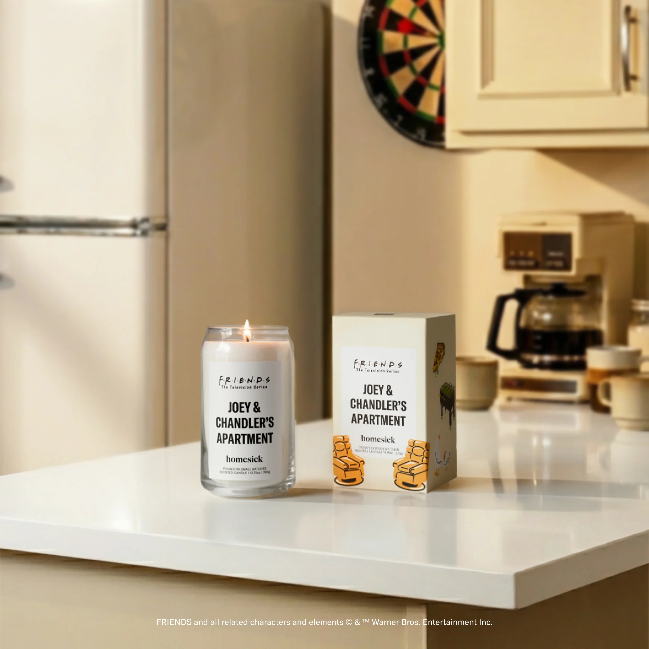 FRIENDS™ Joey & Chandler’s Apartment Candle - Image 2