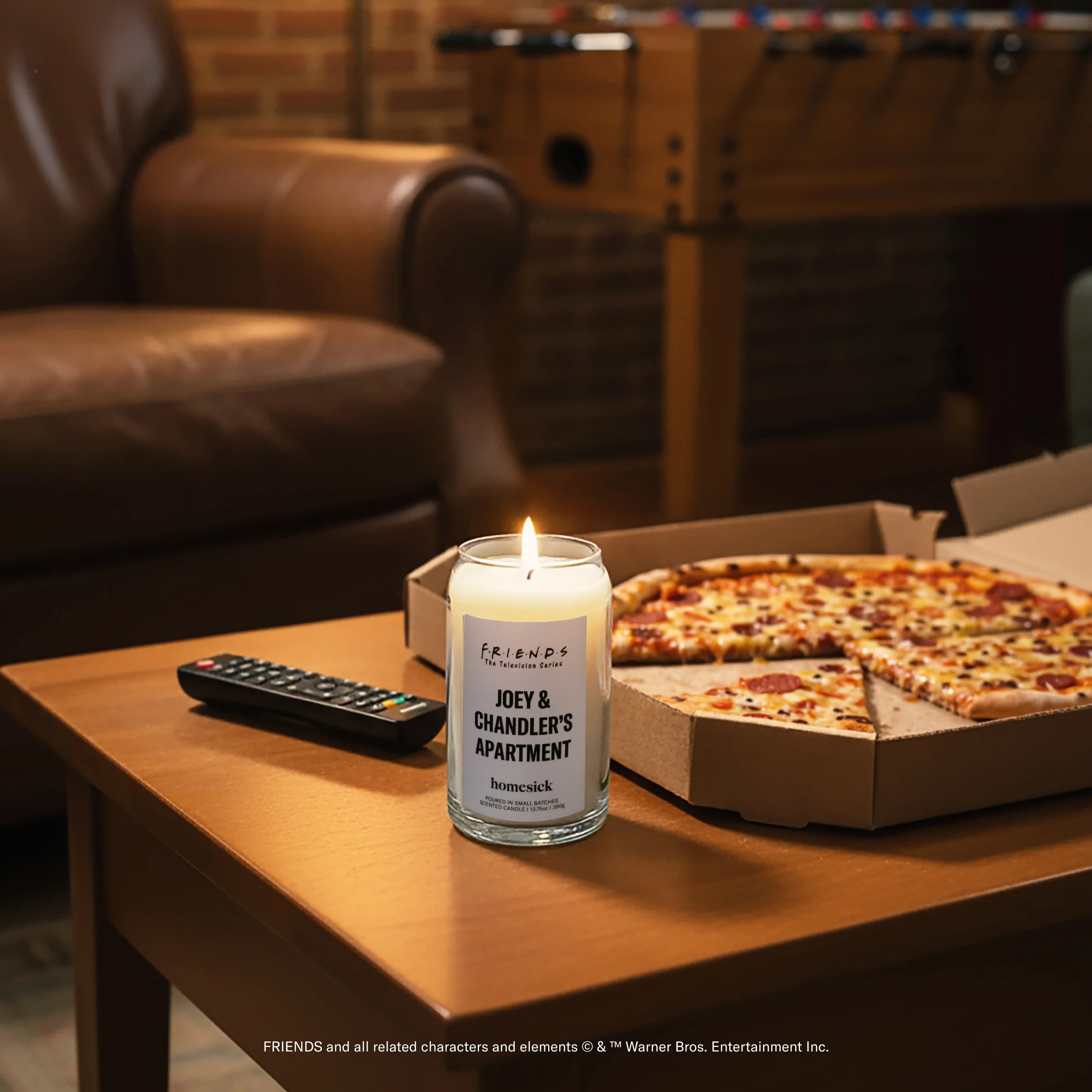 FRIENDS™ Joey & Chandler’s Apartment Candle - Image 3