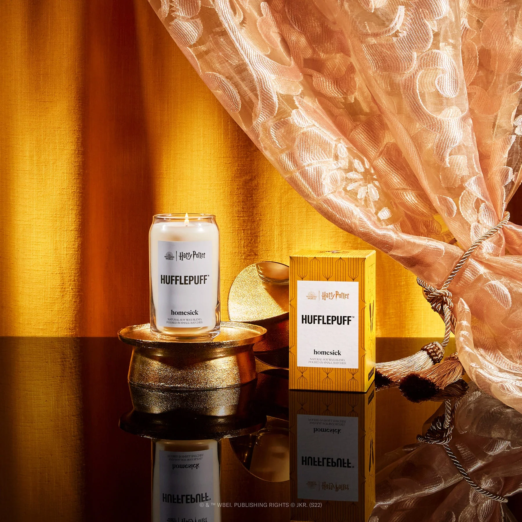 Harry Potter Hufflepuff™ Candle - Image 3